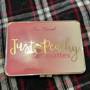 Too faced juste peachy mattes palette